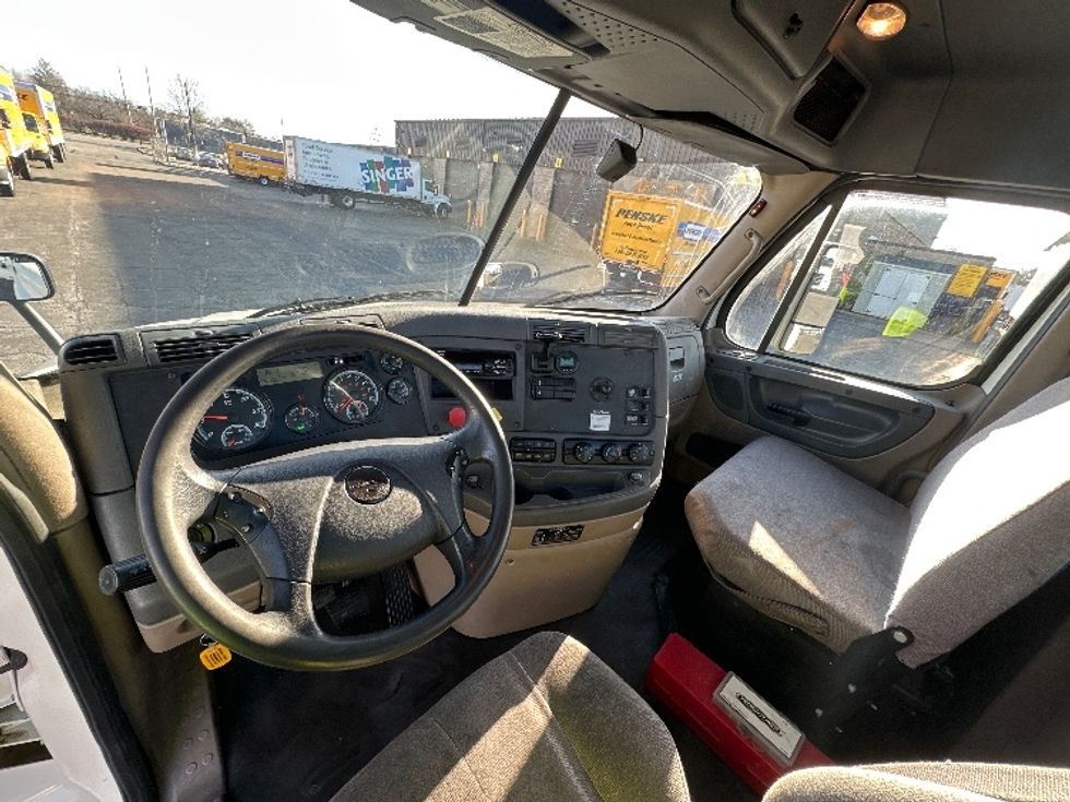 Day Cab Tractor-Heavy Duty Tractors-Freightliner-2018-Cascadia 12564ST-Parsippany-NJ-285,884\n\t\tmiles-$ 41,000 - Image 10