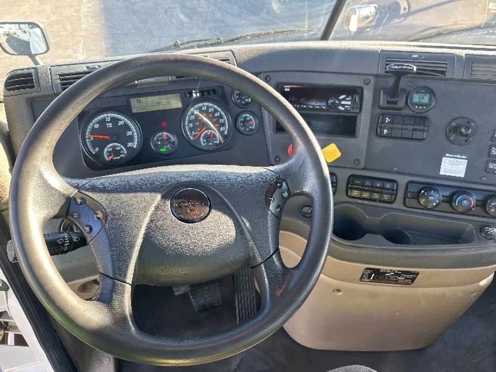 Day Cab Tractor-Heavy Duty Tractors-Freightliner-2018-Cascadia 12564ST-Parsippany-NJ-285,884\n\t\tmiles-$ 41,000 - Image 11