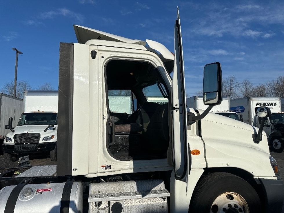 Day Cab Tractor-Heavy Duty Tractors-Freightliner-2018-Cascadia 12564ST-Parsippany-NJ-285,884\n\t\tmiles-$ 41,000 - Image 12
