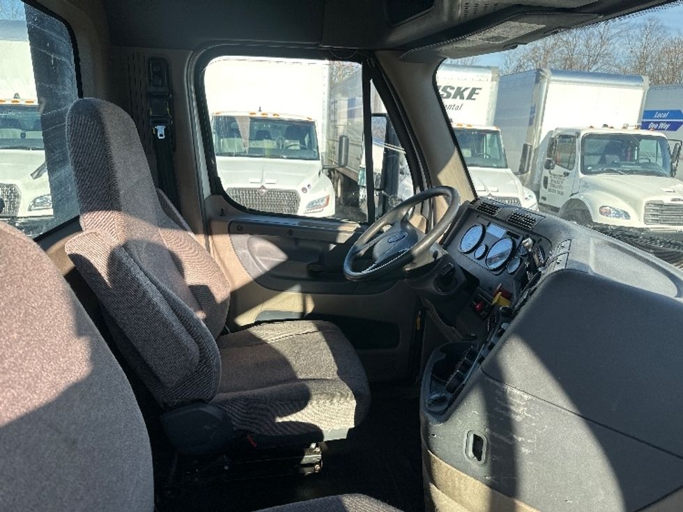 Day Cab Tractor-Heavy Duty Tractors-Freightliner-2018-Cascadia 12564ST-Parsippany-NJ-285,884\n\t\tmiles-$ 41,000 - Image 14