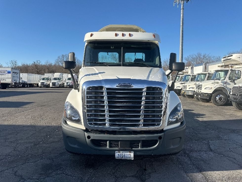 Day Cab Tractor-Heavy Duty Tractors-Freightliner-2018-Cascadia 12564ST-Parsippany-NJ-285,884\n\t\tmiles-$ 41,000 - Image 2