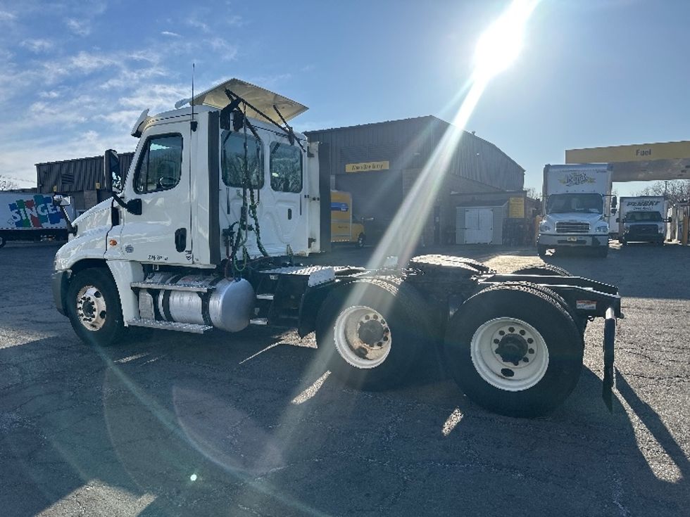 Day Cab Tractor-Heavy Duty Tractors-Freightliner-2018-Cascadia 12564ST-Parsippany-NJ-285,884\n\t\tmiles-$ 41,000 - Image 5