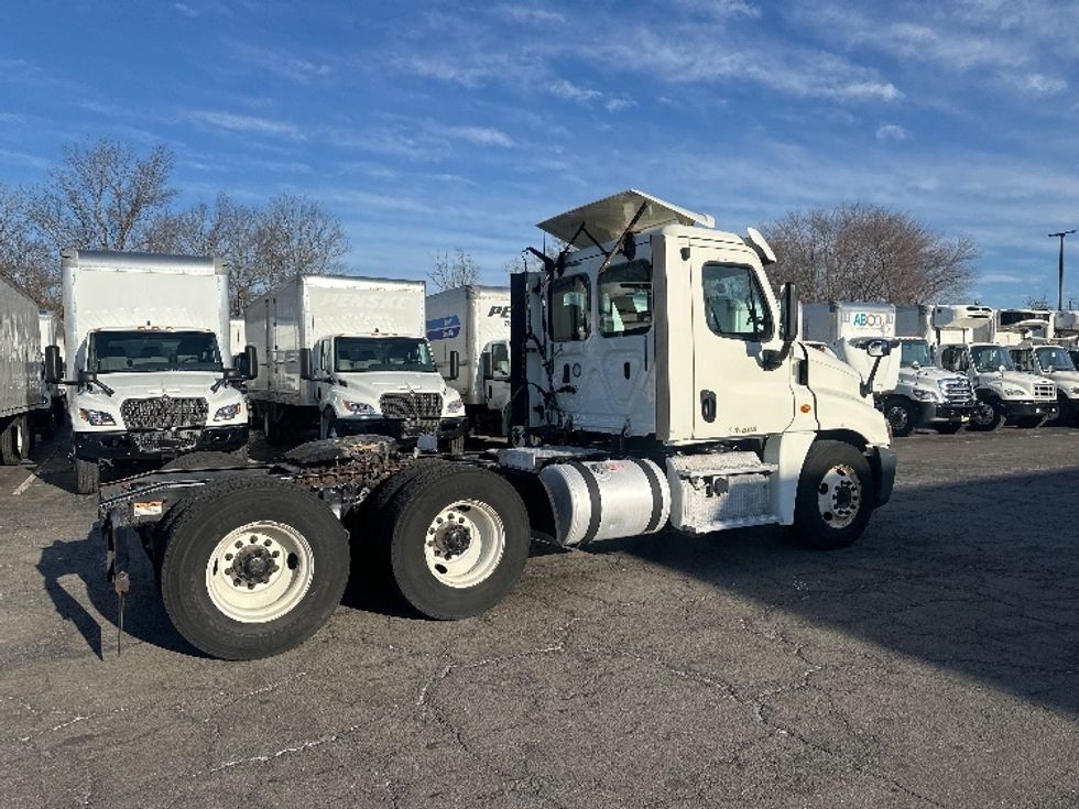 Day Cab Tractor-Heavy Duty Tractors-Freightliner-2018-Cascadia 12564ST-Parsippany-NJ-285,884\n\t\tmiles-$ 41,000 - Image 7
