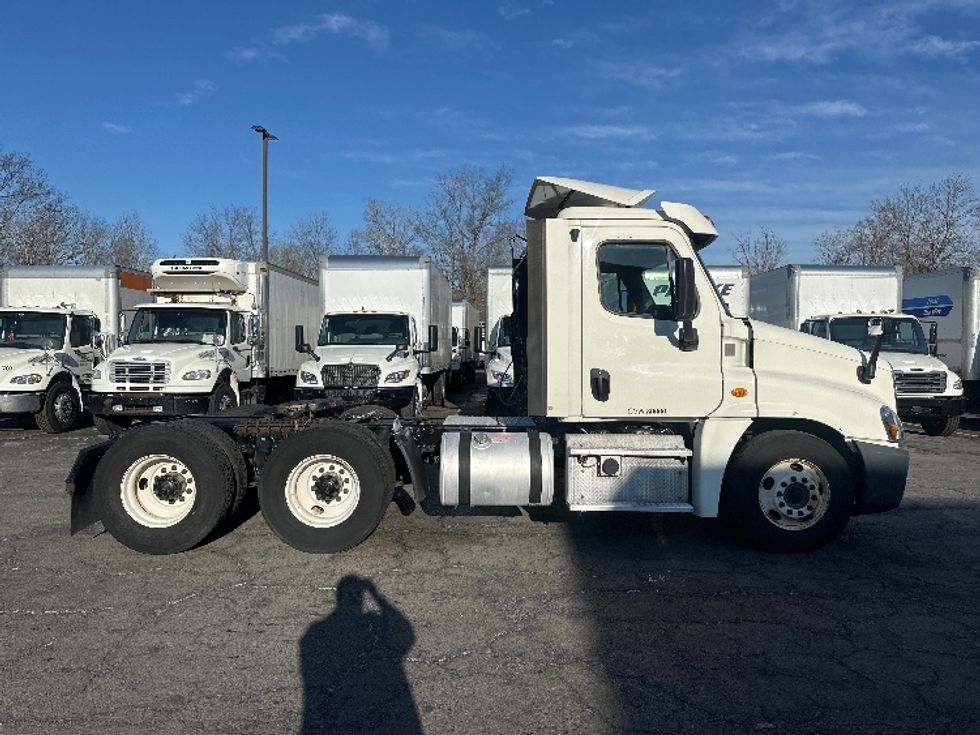 Day Cab Tractor-Heavy Duty Tractors-Freightliner-2018-Cascadia 12564ST-Parsippany-NJ-285,884\n\t\tmiles-$ 41,000 - Image 8