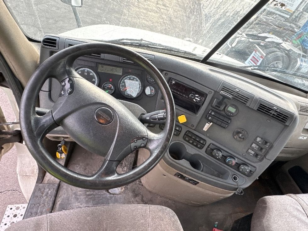 Day Cab Tractor-Heavy Duty Tractors-Freightliner-2018-Cascadia 12564ST-Parsippany-NJ-316,714\n\t\tmiles-$ 43,000 - Image 11