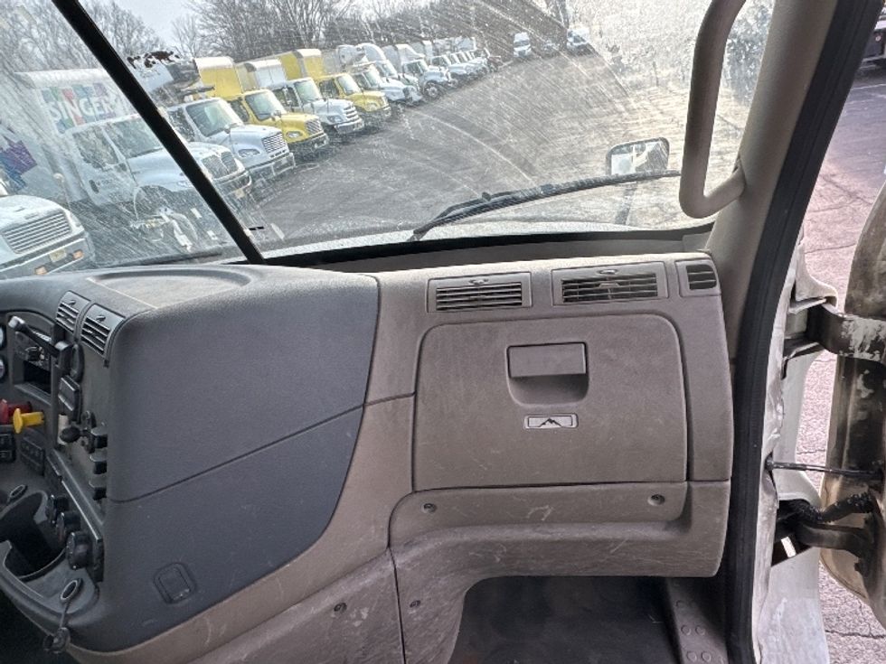 Day Cab Tractor-Heavy Duty Tractors-Freightliner-2018-Cascadia 12564ST-Parsippany-NJ-316,714\n\t\tmiles-$ 43,000 - Image 13