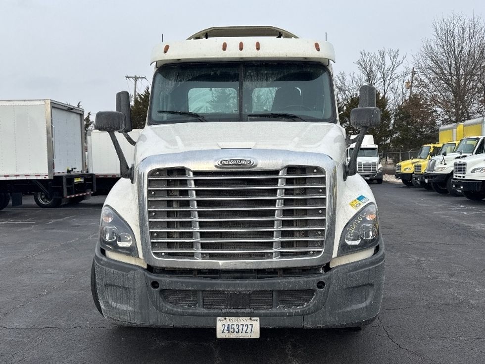 Day Cab Tractor-Heavy Duty Tractors-Freightliner-2018-Cascadia 12564ST-Parsippany-NJ-316,714\n\t\tmiles-$ 43,000 - Image 2
