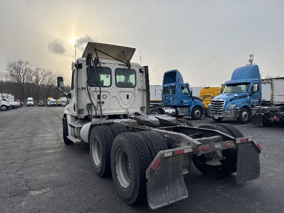 Day Cab Tractor-Heavy Duty Tractors-Freightliner-2018-Cascadia 12564ST-Parsippany-NJ-316,714\n\t\tmiles-$ 43,000 - Image 5