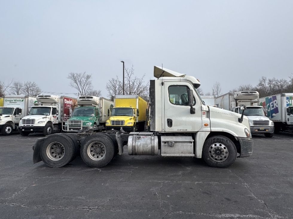Day Cab Tractor-Heavy Duty Tractors-Freightliner-2018-Cascadia 12564ST-Parsippany-NJ-316,714\n\t\tmiles-$ 43,000 - Image 8