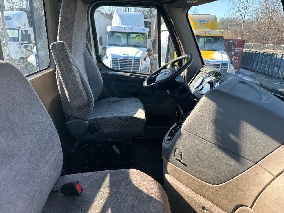 Day Cab Tractor-Heavy Duty Tractors-Freightliner-2018-Cascadia 12564ST-Parsippany-NJ-325,973\n\t\tmiles-$ 44,250 - Image 14