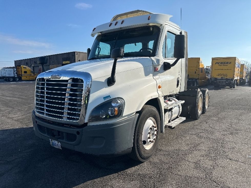 Day Cab Tractor-Heavy Duty Tractors-Freightliner-2018-Cascadia 12564ST-Parsippany-NJ-325,973\n\t\tmiles-$ 44,250 - Image 3