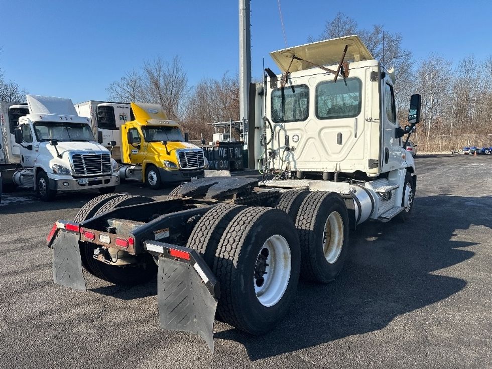 Day Cab Tractor-Heavy Duty Tractors-Freightliner-2018-Cascadia 12564ST-Parsippany-NJ-325,973\n\t\tmiles-$ 44,250 - Image 7
