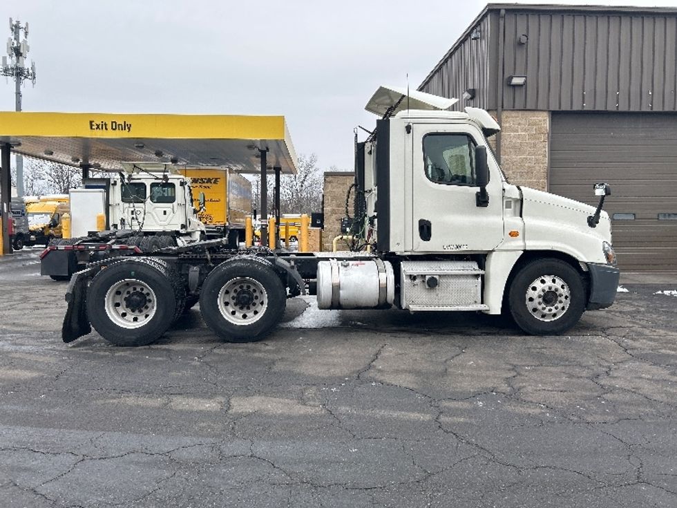 Day Cab Tractor-Heavy Duty Tractors-Freightliner-2018-Cascadia 12564ST-Parsippany-NJ-343,629\n\t\tmiles-$ 41,500 - Image 8