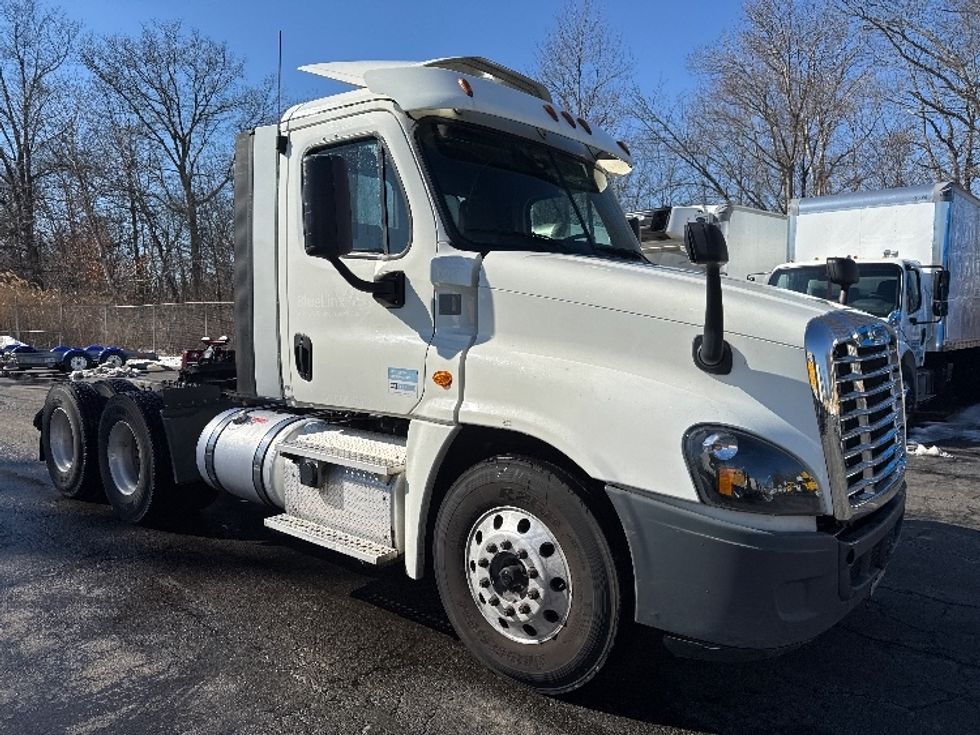 Day Cab Tractor-Heavy Duty Tractors-Freightliner-2018-Cascadia 12564ST-Parsippany-NJ-346,055\n\t\tmiles-$ 41,500 - Image 1