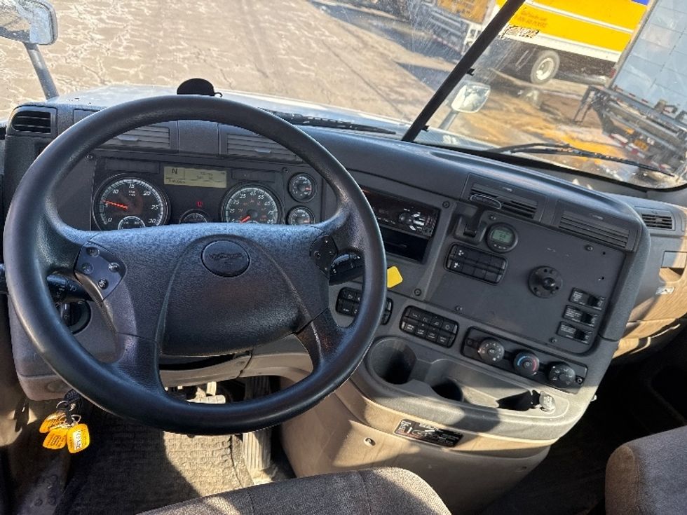 Day Cab Tractor-Heavy Duty Tractors-Freightliner-2018-Cascadia 12564ST-Parsippany-NJ-346,055\n\t\tmiles-$ 41,500 - Image 11