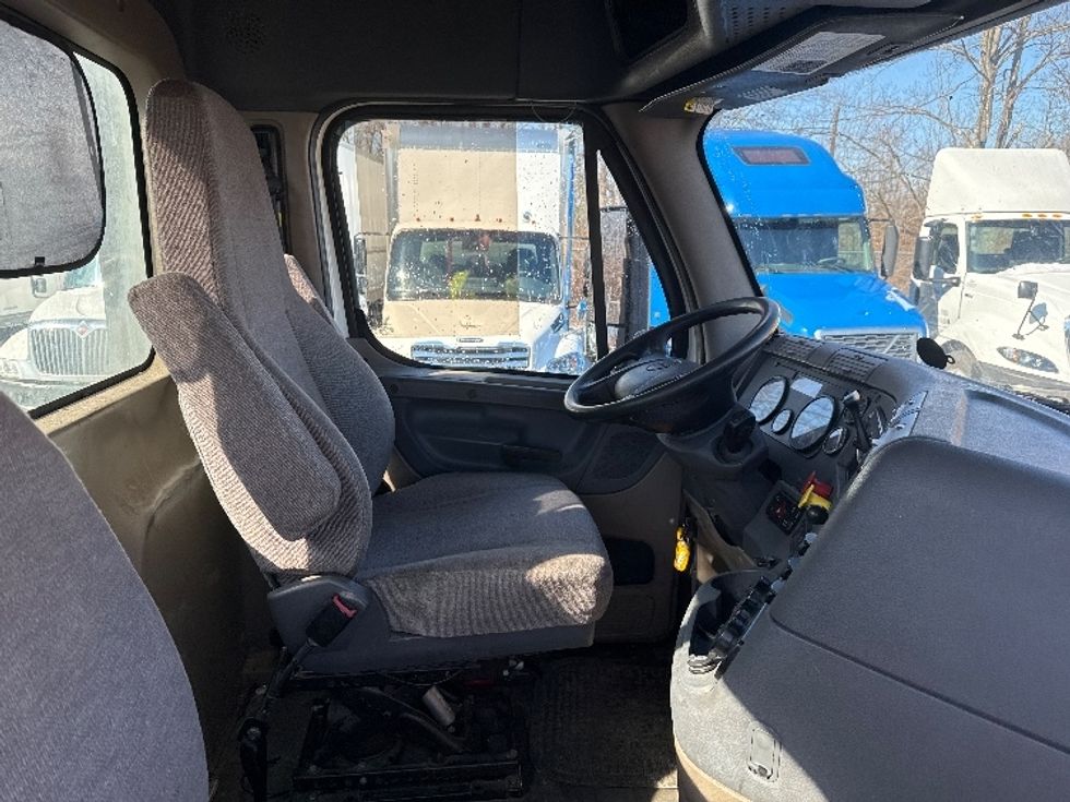 Day Cab Tractor-Heavy Duty Tractors-Freightliner-2018-Cascadia 12564ST-Parsippany-NJ-346,055\n\t\tmiles-$ 41,500 - Image 14