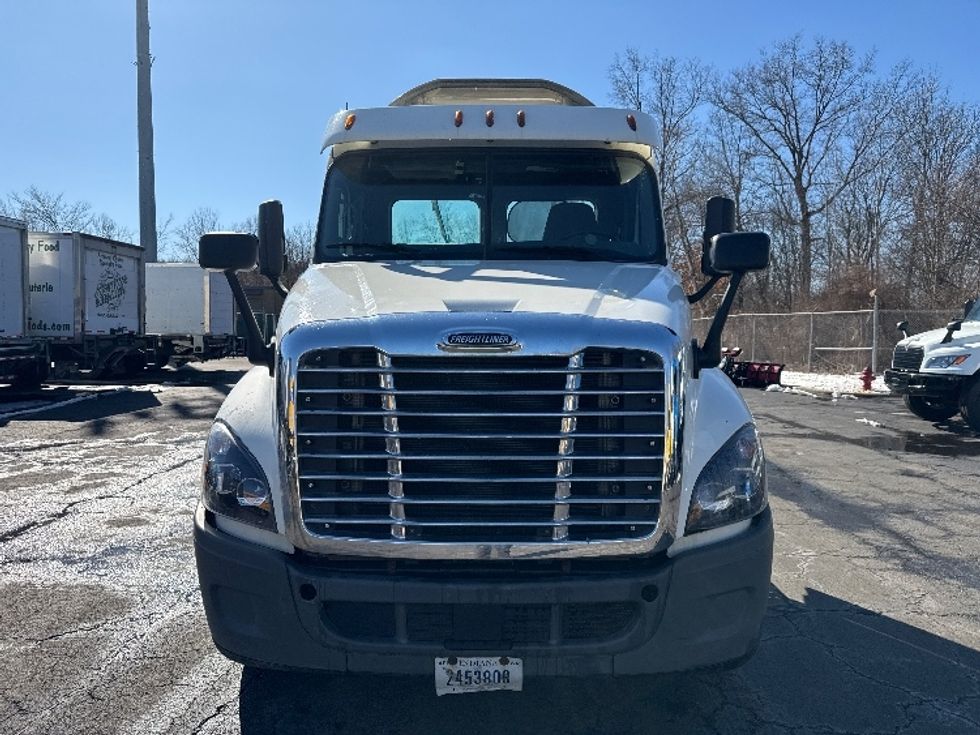 Day Cab Tractor-Heavy Duty Tractors-Freightliner-2018-Cascadia 12564ST-Parsippany-NJ-346,055\n\t\tmiles-$ 41,500 - Image 2