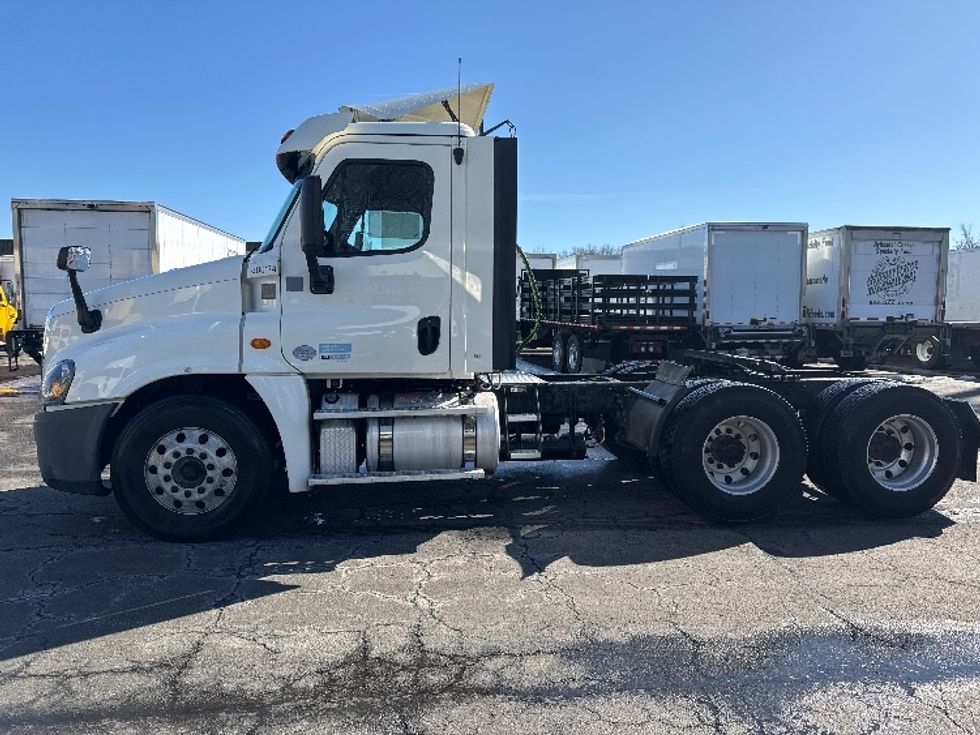 Day Cab Tractor-Heavy Duty Tractors-Freightliner-2018-Cascadia 12564ST-Parsippany-NJ-346,055\n\t\tmiles-$ 41,500 - Image 4