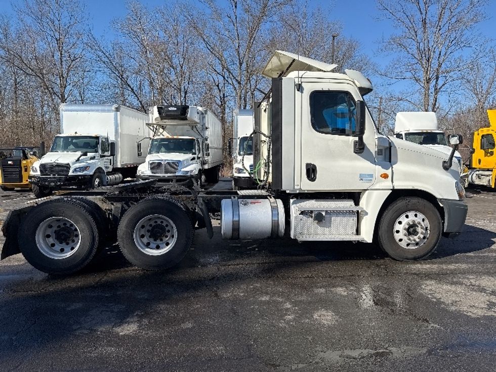 Day Cab Tractor-Heavy Duty Tractors-Freightliner-2018-Cascadia 12564ST-Parsippany-NJ-346,055\n\t\tmiles-$ 41,500 - Image 8