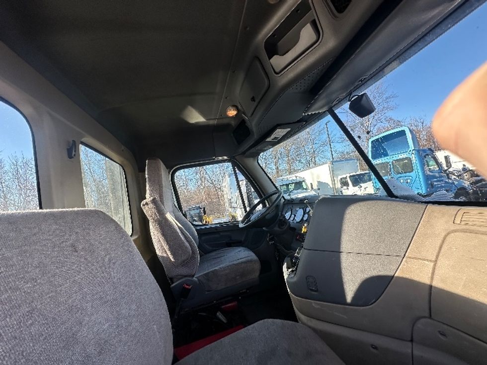 Day Cab Tractor-Heavy Duty Tractors-Freightliner-2018-Cascadia 12564ST-Parsippany-NJ-407,310\n\t\tmiles-$ 39,250 - Image 13