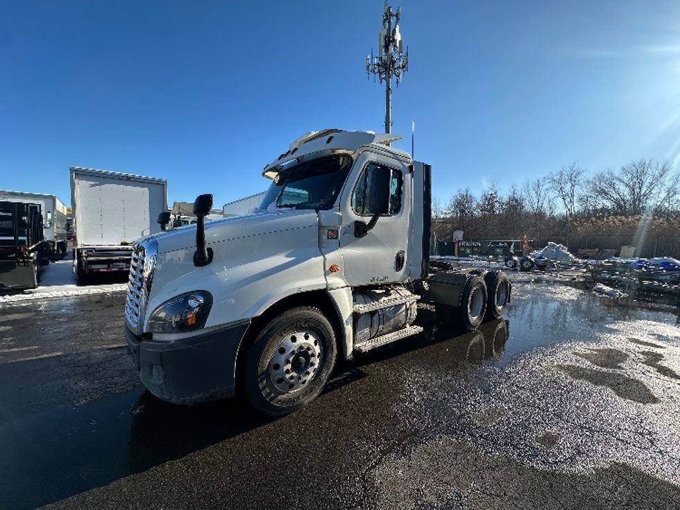 Day Cab Tractor-Heavy Duty Tractors-Freightliner-2018-Cascadia 12564ST-Parsippany-NJ-407,310\n\t\tmiles-$ 39,250 - Image 3