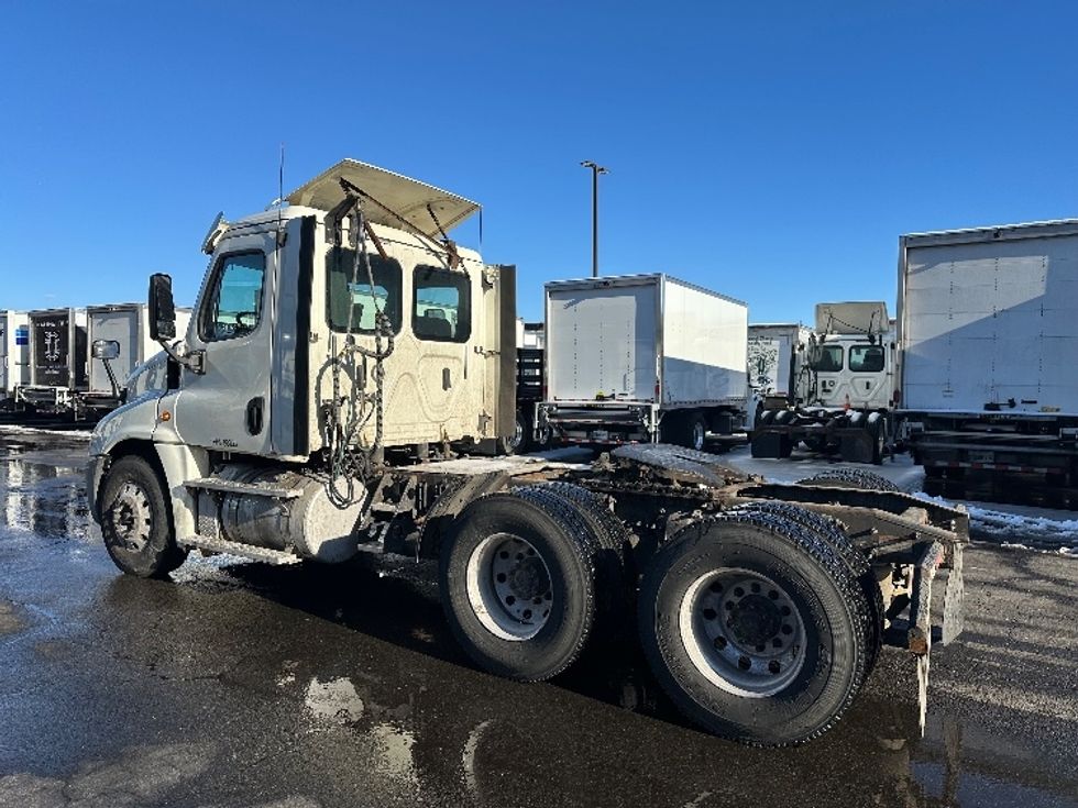 Day Cab Tractor-Heavy Duty Tractors-Freightliner-2018-Cascadia 12564ST-Parsippany-NJ-407,310\n\t\tmiles-$ 39,250 - Image 5