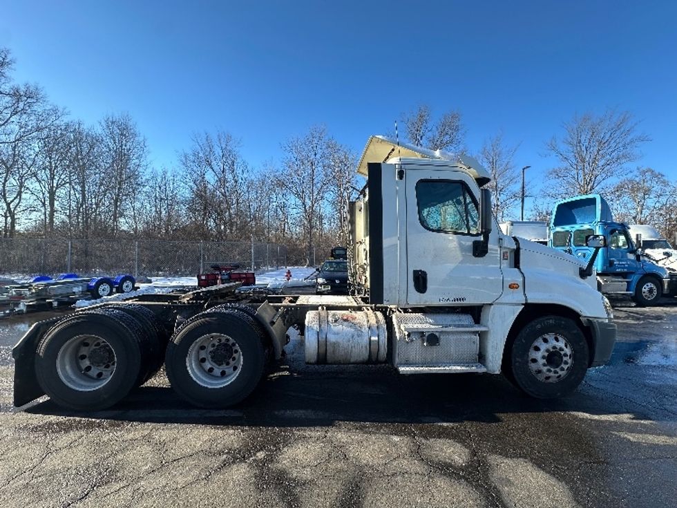 Day Cab Tractor-Heavy Duty Tractors-Freightliner-2018-Cascadia 12564ST-Parsippany-NJ-407,310\n\t\tmiles-$ 39,250 - Image 8