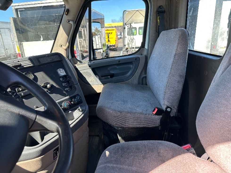 Day Cab Tractor-Heavy Duty Tractors-Freightliner-2018-Cascadia 12564ST-Parsippany-NJ-421,299\n\t\tmiles-$ 37,000 - Image 10