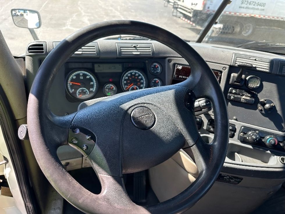 Day Cab Tractor-Heavy Duty Tractors-Freightliner-2018-Cascadia 12564ST-Parsippany-NJ-421,299\n\t\tmiles-$ 37,000 - Image 11