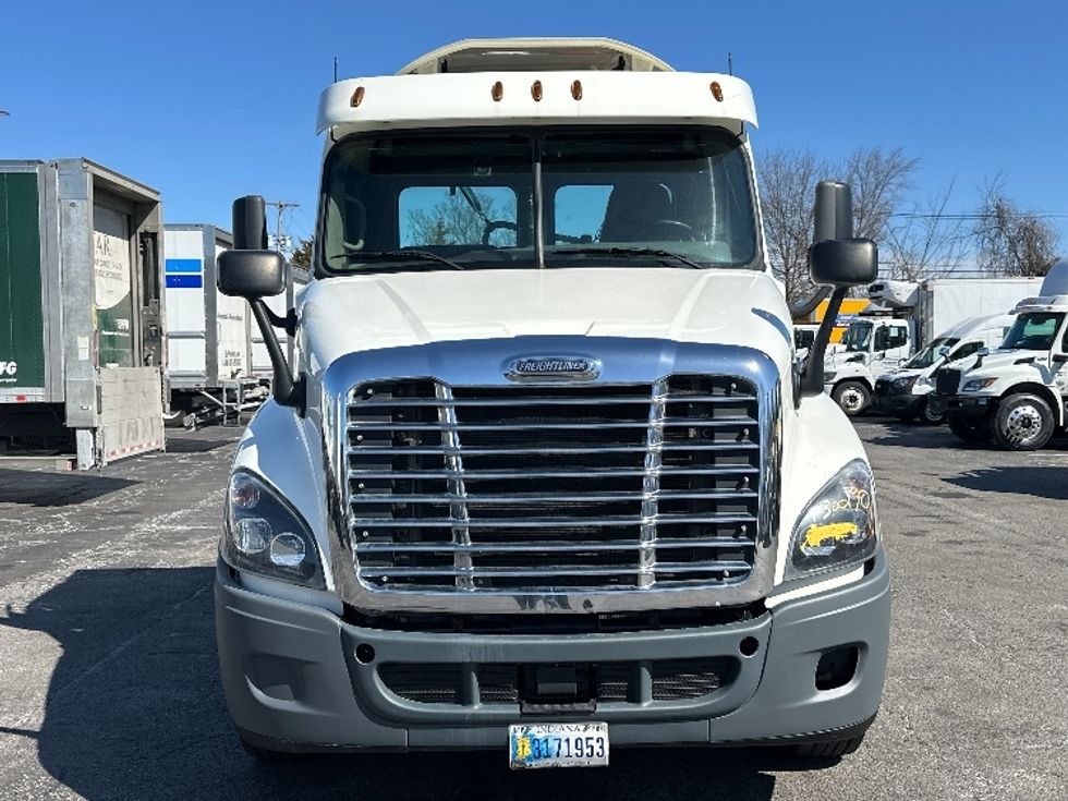 Day Cab Tractor-Heavy Duty Tractors-Freightliner-2018-Cascadia 12564ST-Parsippany-NJ-421,299\n\t\tmiles-$ 37,000 - Image 2