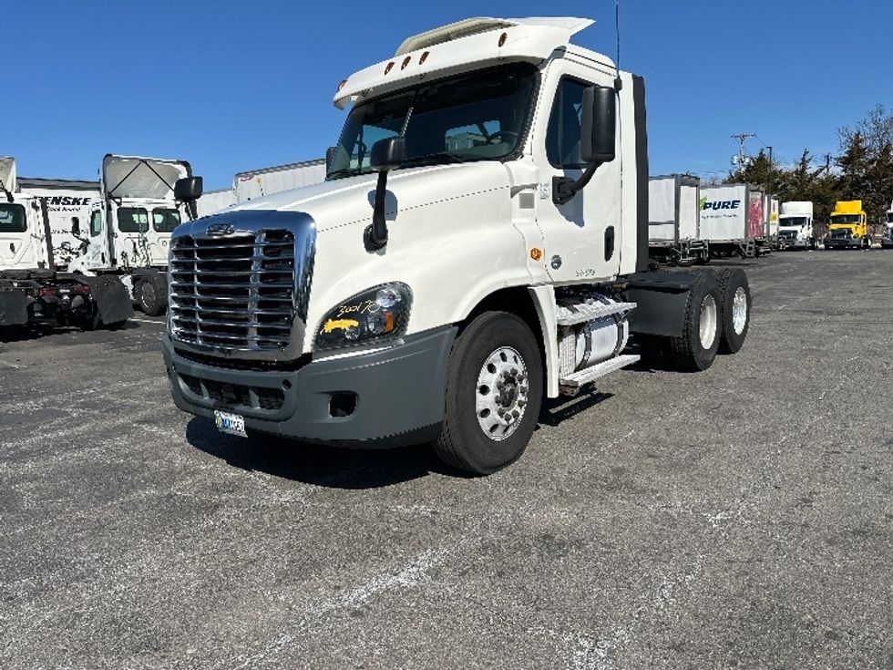 Day Cab Tractor-Heavy Duty Tractors-Freightliner-2018-Cascadia 12564ST-Parsippany-NJ-421,299\n\t\tmiles-$ 37,000 - Image 3