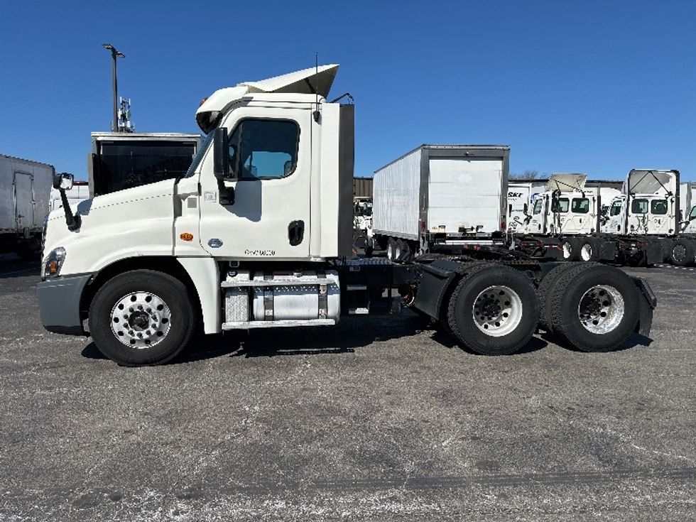 Day Cab Tractor-Heavy Duty Tractors-Freightliner-2018-Cascadia 12564ST-Parsippany-NJ-421,299\n\t\tmiles-$ 37,000 - Image 4