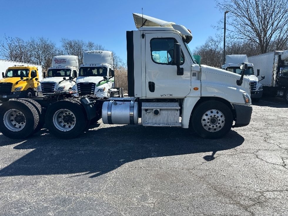 Day Cab Tractor-Heavy Duty Tractors-Freightliner-2018-Cascadia 12564ST-Parsippany-NJ-421,299\n\t\tmiles-$ 37,000 - Image 8