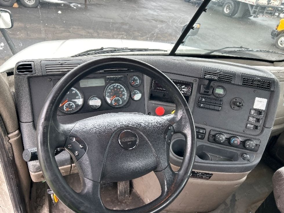 Day Cab Tractor-Heavy Duty Tractors-Freightliner-2018-Cascadia 12564ST-Parsippany-NJ-423,187\n\t\tmiles-$ 38,750 - Image 11