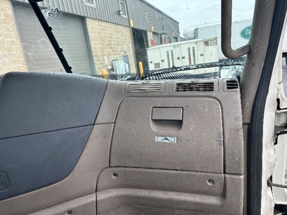 Day Cab Tractor-Heavy Duty Tractors-Freightliner-2018-Cascadia 12564ST-Parsippany-NJ-423,187\n\t\tmiles-$ 38,750 - Image 13