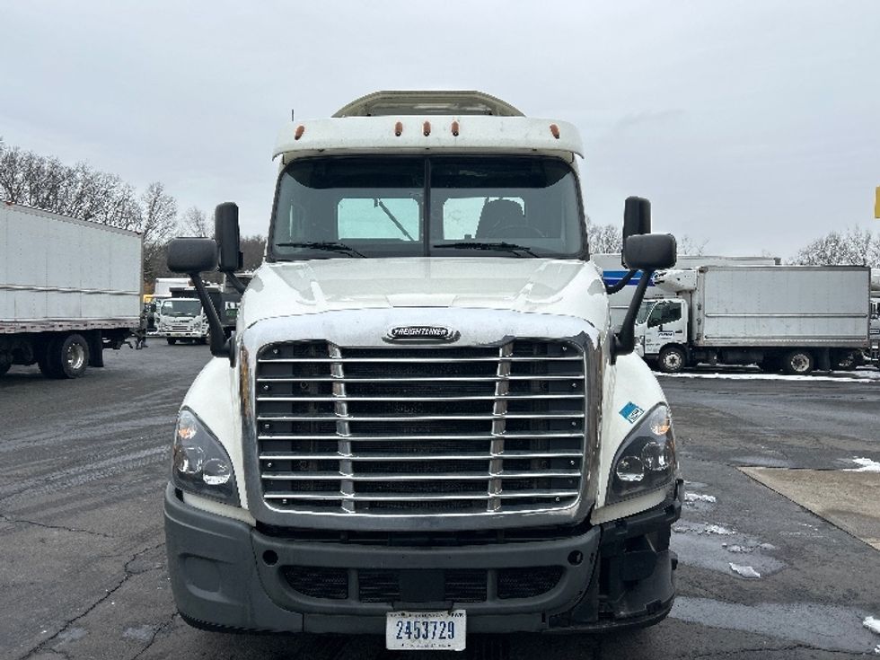 Day Cab Tractor-Heavy Duty Tractors-Freightliner-2018-Cascadia 12564ST-Parsippany-NJ-423,187\n\t\tmiles-$ 38,750 - Image 2