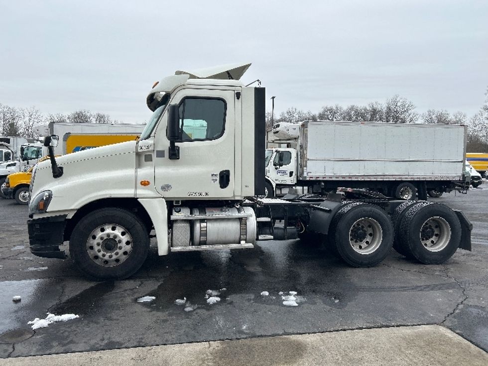 Day Cab Tractor-Heavy Duty Tractors-Freightliner-2018-Cascadia 12564ST-Parsippany-NJ-423,187\n\t\tmiles-$ 38,750 - Image 4