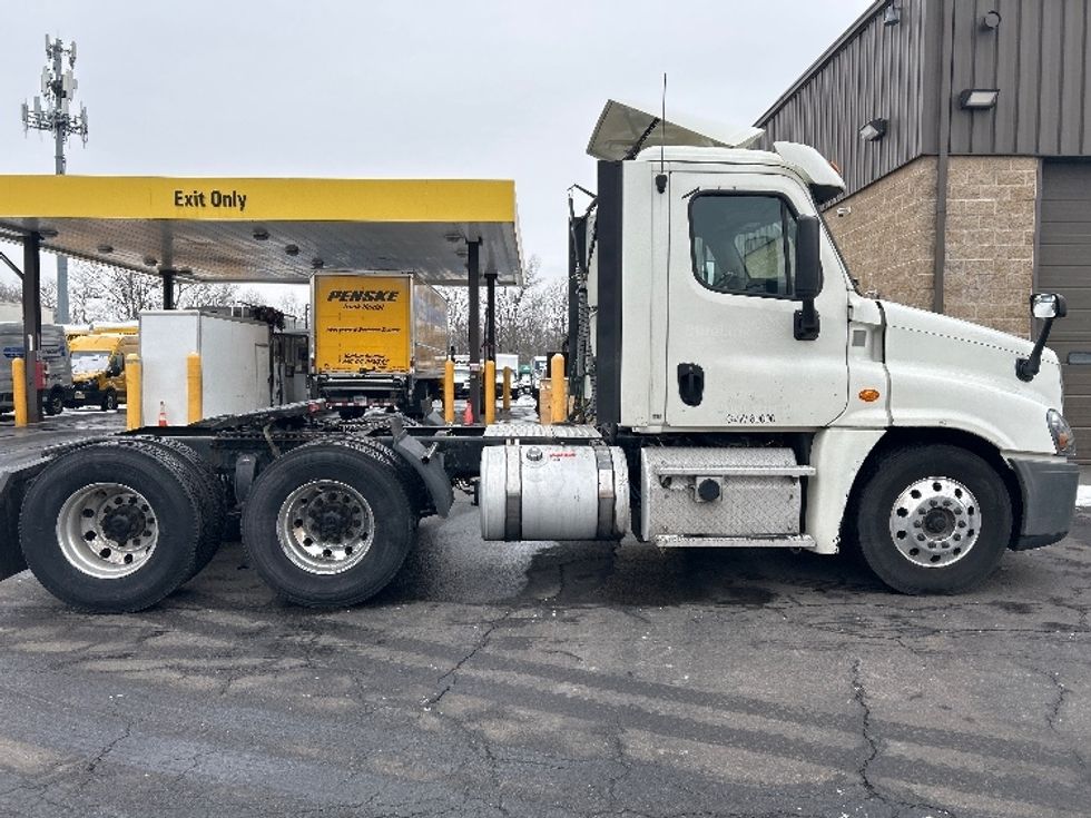 Day Cab Tractor-Heavy Duty Tractors-Freightliner-2018-Cascadia 12564ST-Parsippany-NJ-423,187\n\t\tmiles-$ 38,750 - Image 8