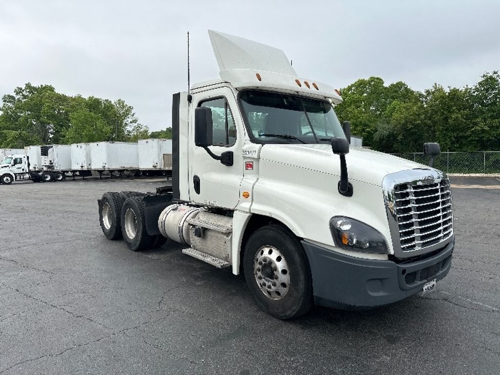 Day Cab Tractor-Heavy Duty Tractors-Freightliner-2018-Cascadia 12564ST-Parsippany-NJ-485,987\n\t\tmiles-$ 38,500 - Image 1