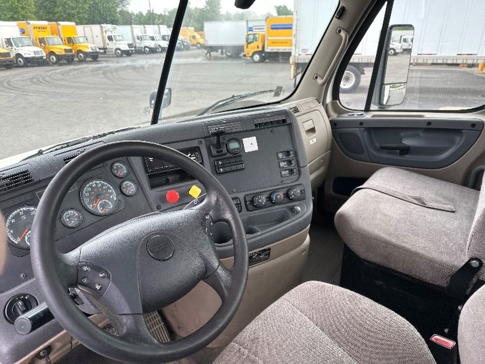 Day Cab Tractor-Heavy Duty Tractors-Freightliner-2018-Cascadia 12564ST-Parsippany-NJ-485,987\n\t\tmiles-$ 38,500 - Image 10