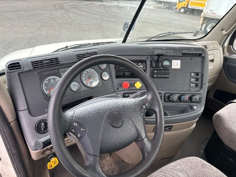Day Cab Tractor-Heavy Duty Tractors-Freightliner-2018-Cascadia 12564ST-Parsippany-NJ-485,987\n\t\tmiles-$ 38,500 - Image 11