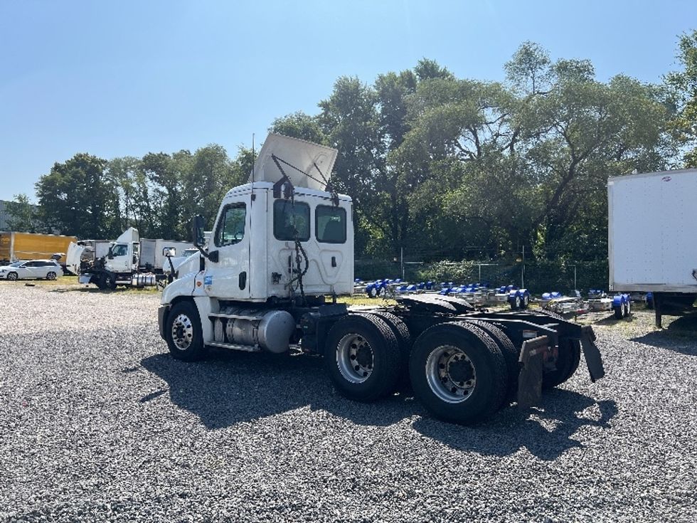 Day Cab Tractor-Heavy Duty Tractors-Freightliner-2018-Cascadia 12564ST-Pennsauken-NJ-260,062\n\t\tmiles-$ 49,250 - Image 5