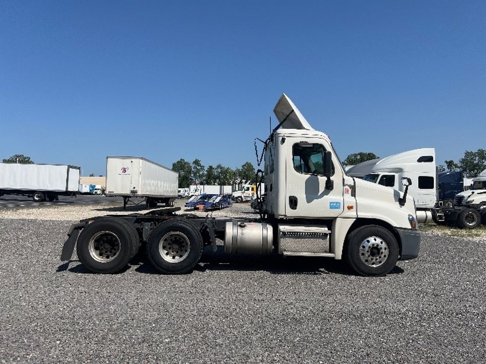 Day Cab Tractor-Heavy Duty Tractors-Freightliner-2018-Cascadia 12564ST-Pennsauken-NJ-260,062\n\t\tmiles-$ 49,250 - Image 8