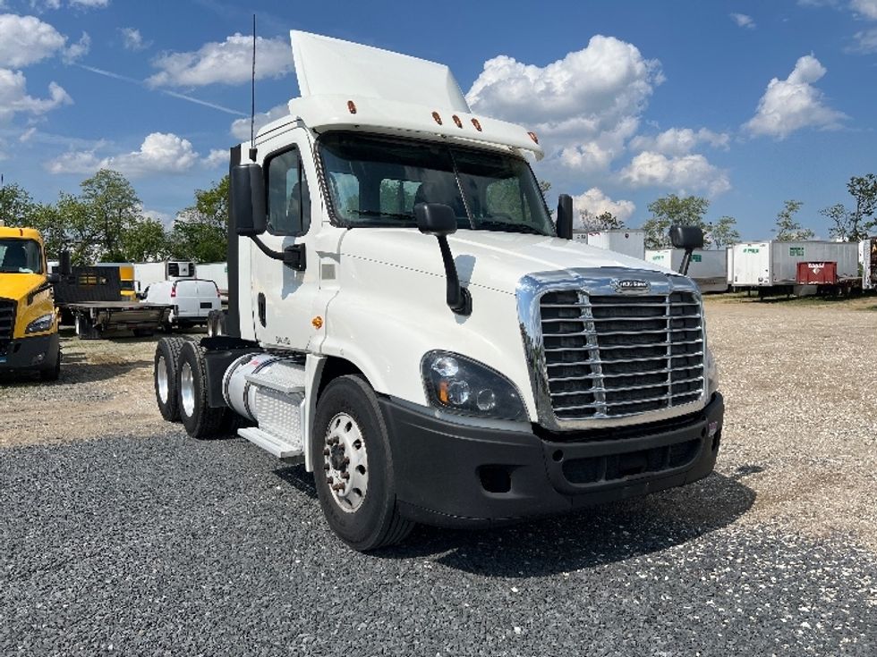 Day Cab Tractor-Heavy Duty Tractors-Freightliner-2018-Cascadia 12564ST-Pennsauken-NJ-289,721\n\t\tmiles-$ 38,500 - Image 1