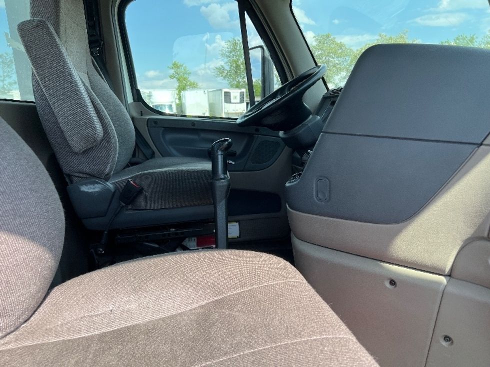 Day Cab Tractor-Heavy Duty Tractors-Freightliner-2018-Cascadia 12564ST-Pennsauken-NJ-289,721\n\t\tmiles-$ 38,500 - Image 14