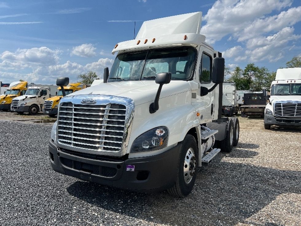 Day Cab Tractor-Heavy Duty Tractors-Freightliner-2018-Cascadia 12564ST-Pennsauken-NJ-289,721\n\t\tmiles-$ 38,500 - Image 3