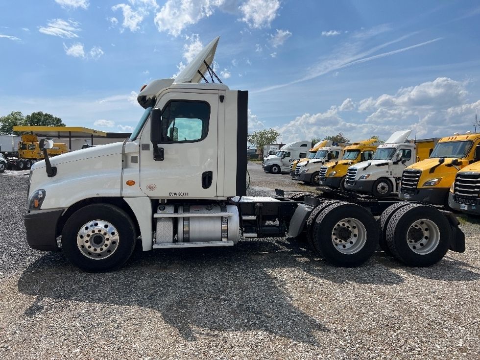 Day Cab Tractor-Heavy Duty Tractors-Freightliner-2018-Cascadia 12564ST-Pennsauken-NJ-289,721\n\t\tmiles-$ 38,500 - Image 4