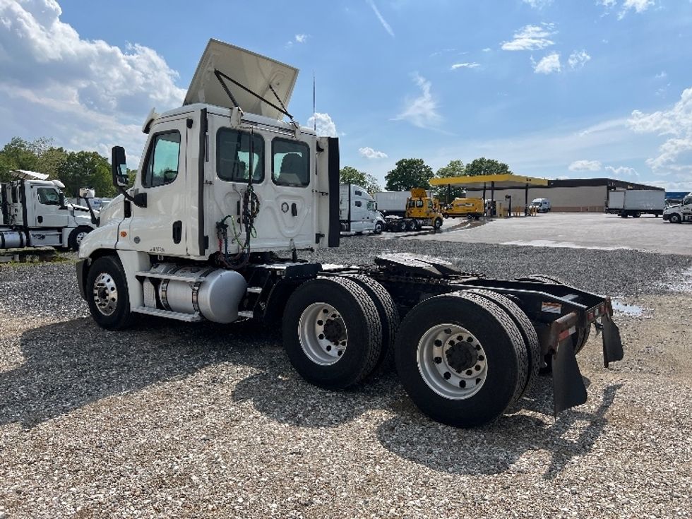 Day Cab Tractor-Heavy Duty Tractors-Freightliner-2018-Cascadia 12564ST-Pennsauken-NJ-289,721\n\t\tmiles-$ 38,500 - Image 5