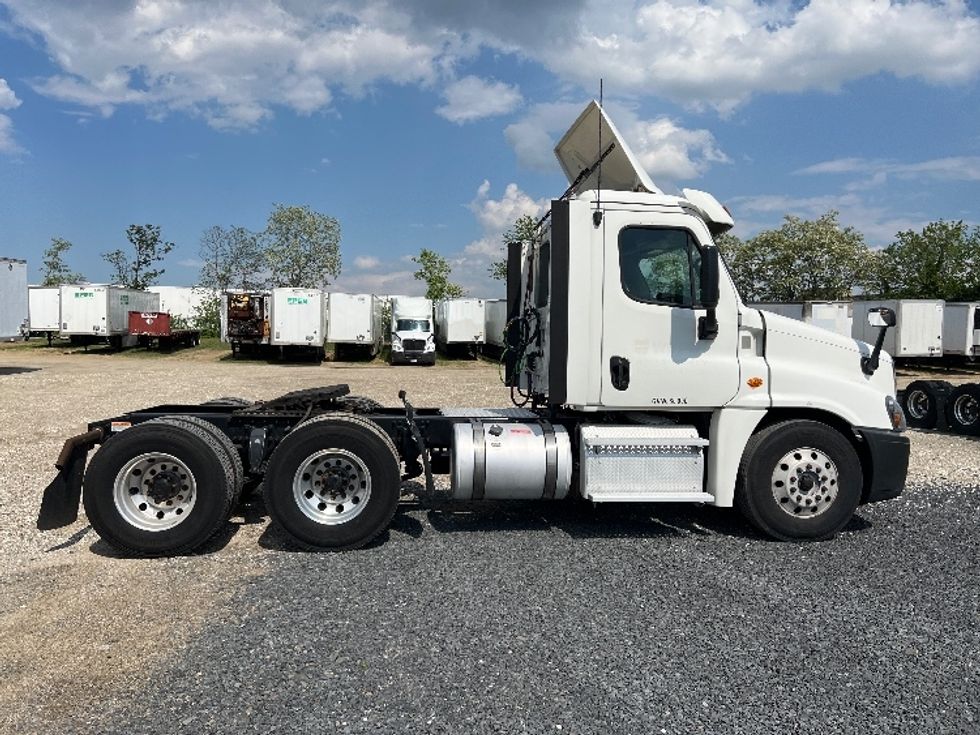 Day Cab Tractor-Heavy Duty Tractors-Freightliner-2018-Cascadia 12564ST-Pennsauken-NJ-289,721\n\t\tmiles-$ 38,500 - Image 8