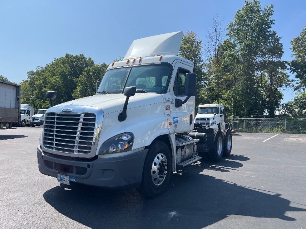 Day Cab Tractor-Heavy Duty Tractors-Freightliner-2018-Cascadia 12564ST-Pennsauken-NJ-319,952\n\t\tmiles-$ 46,250 - Image 3